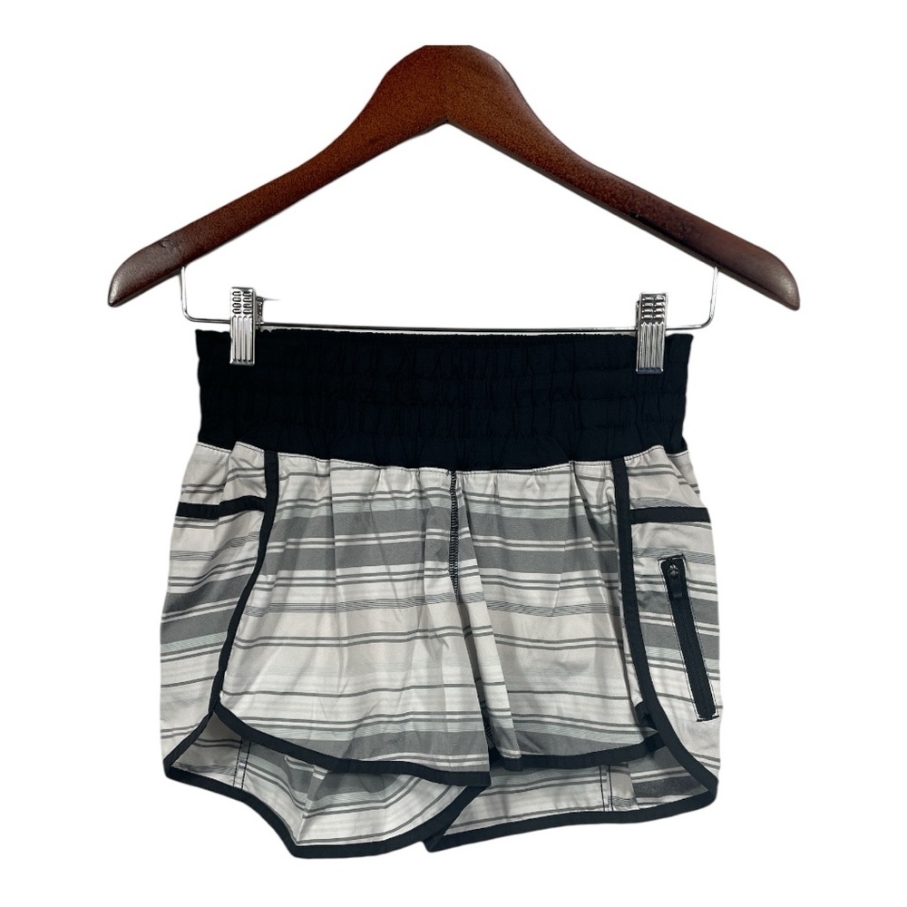 Lululemon Tracker Shorts Black and White Mini Groovy Stripe, Size 6